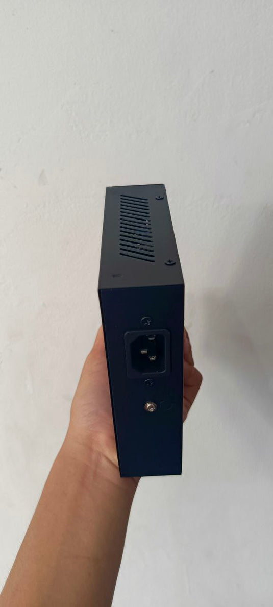 Switch Hub PoE 4 Port + 2 Port Uplink 100 Mbps Full PoE Port