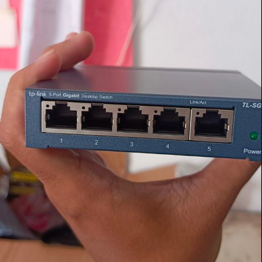 TP-LINK TL-SG105 5-Port Gigabit Desktop Switch